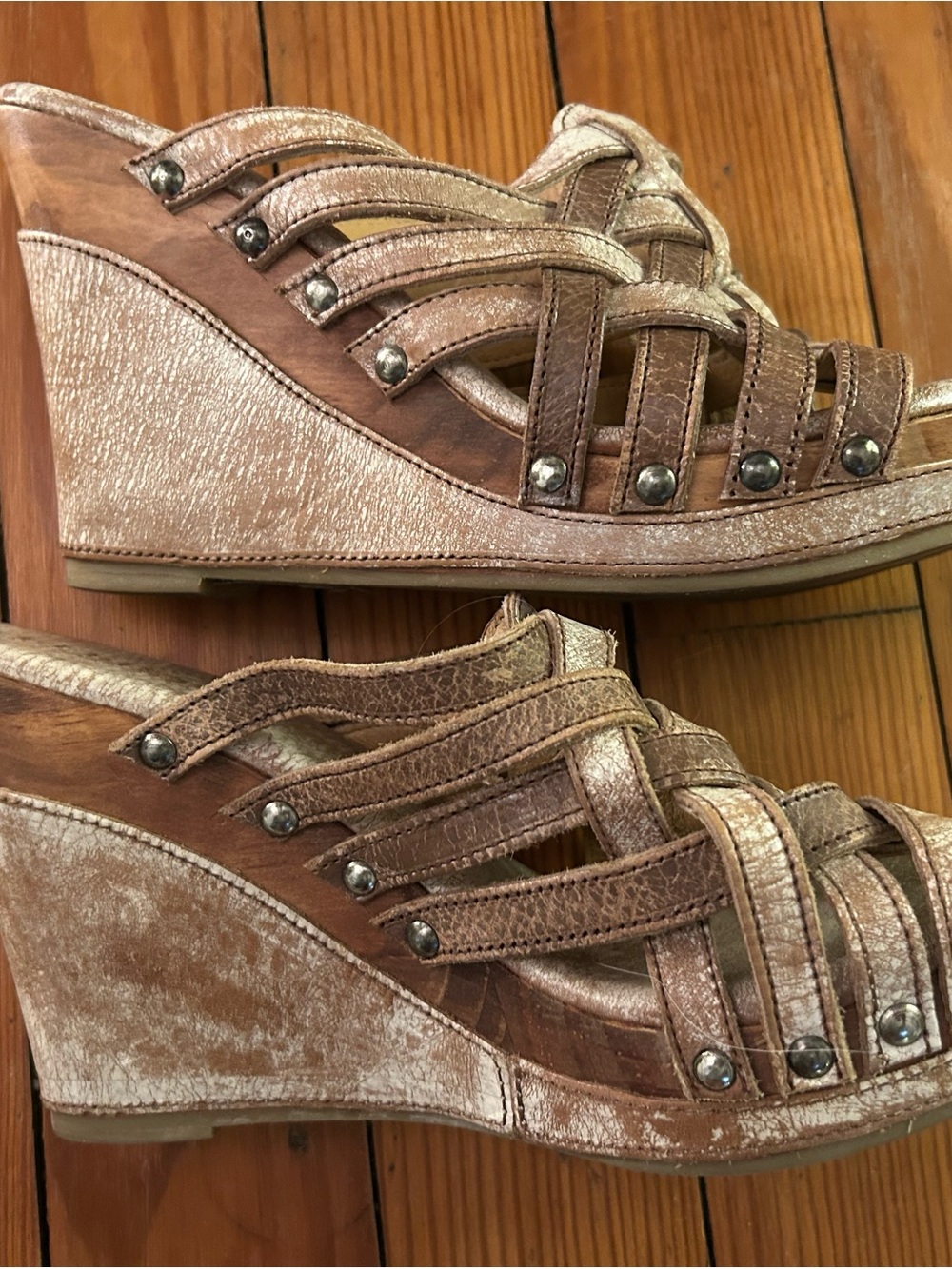 Wedge Sandals in Metallic Rose Gold